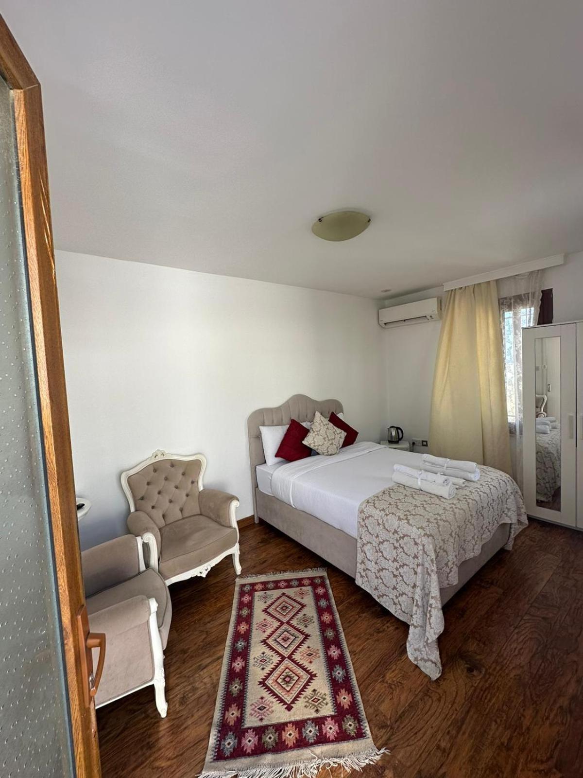 Lord'S Residence Boutique Hotel Kerýnia Eksteriør bilde